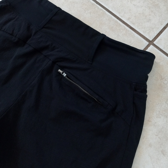 Athleta Trekkie North 3" Short Black 4 - Picture 12 of 16